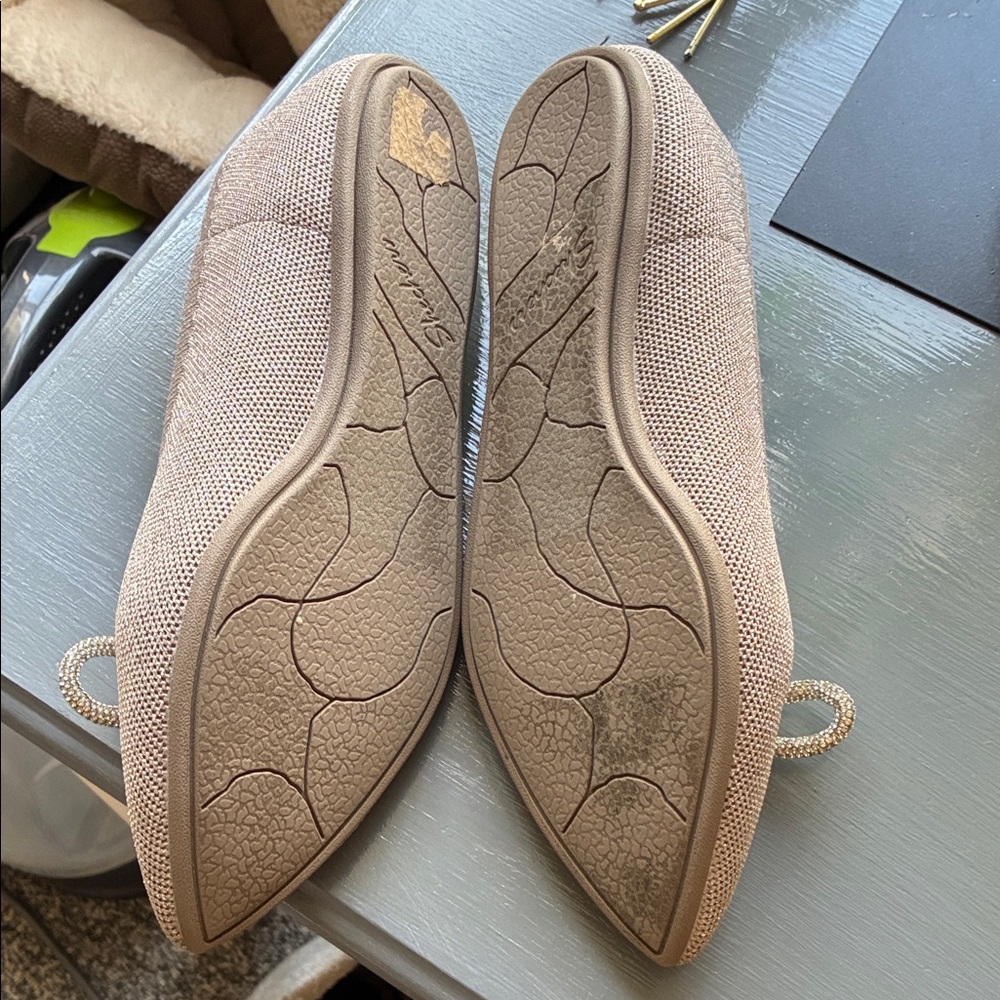Skechers Women's Light Taupe Pointed-Toe Ballet Flats with Bow Accent - Picture 3 of 3